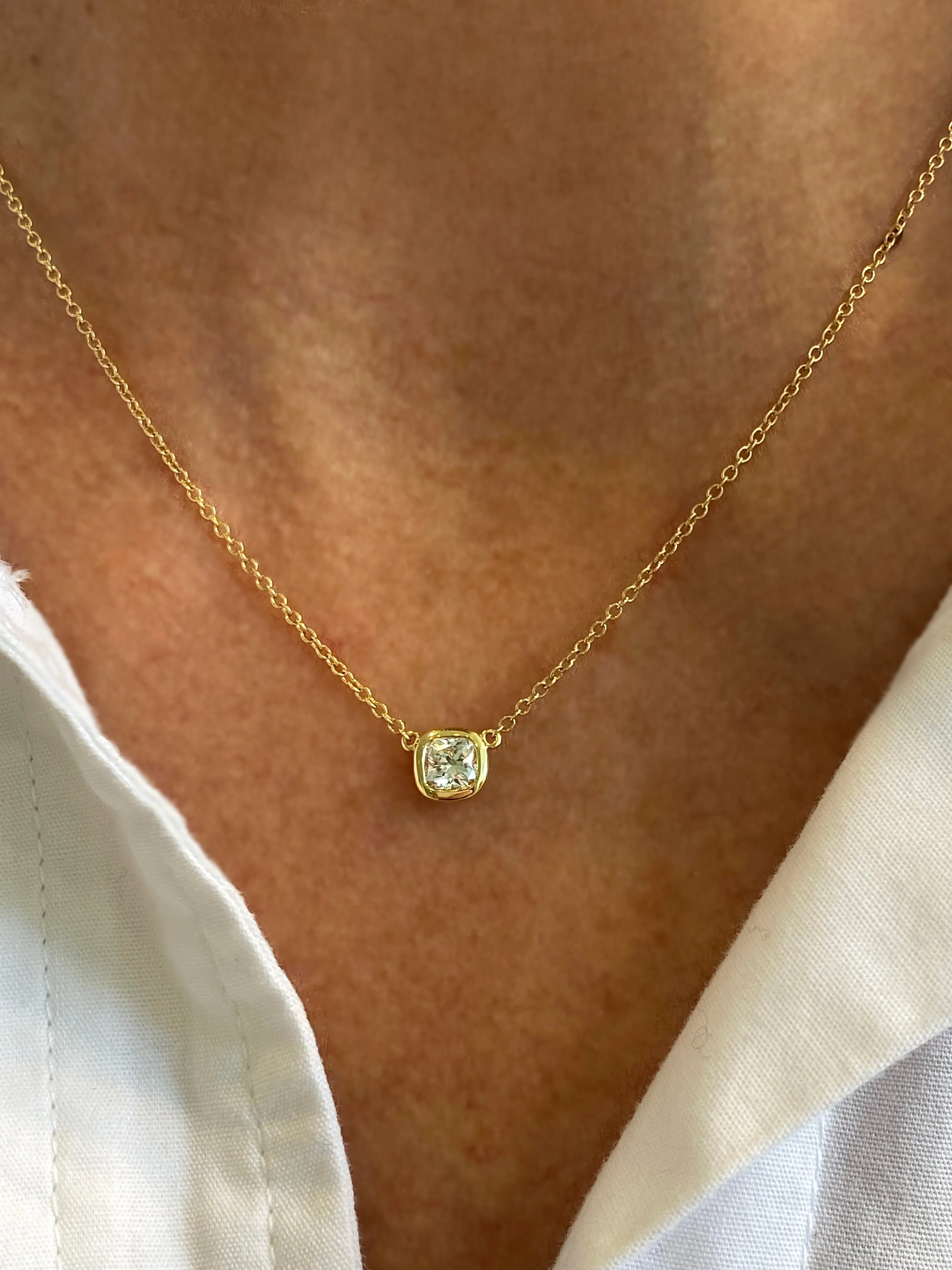 AFJ Diamond Collection - Station Necklace with 1 Cushion Diamonds, 18k Yellow Gold