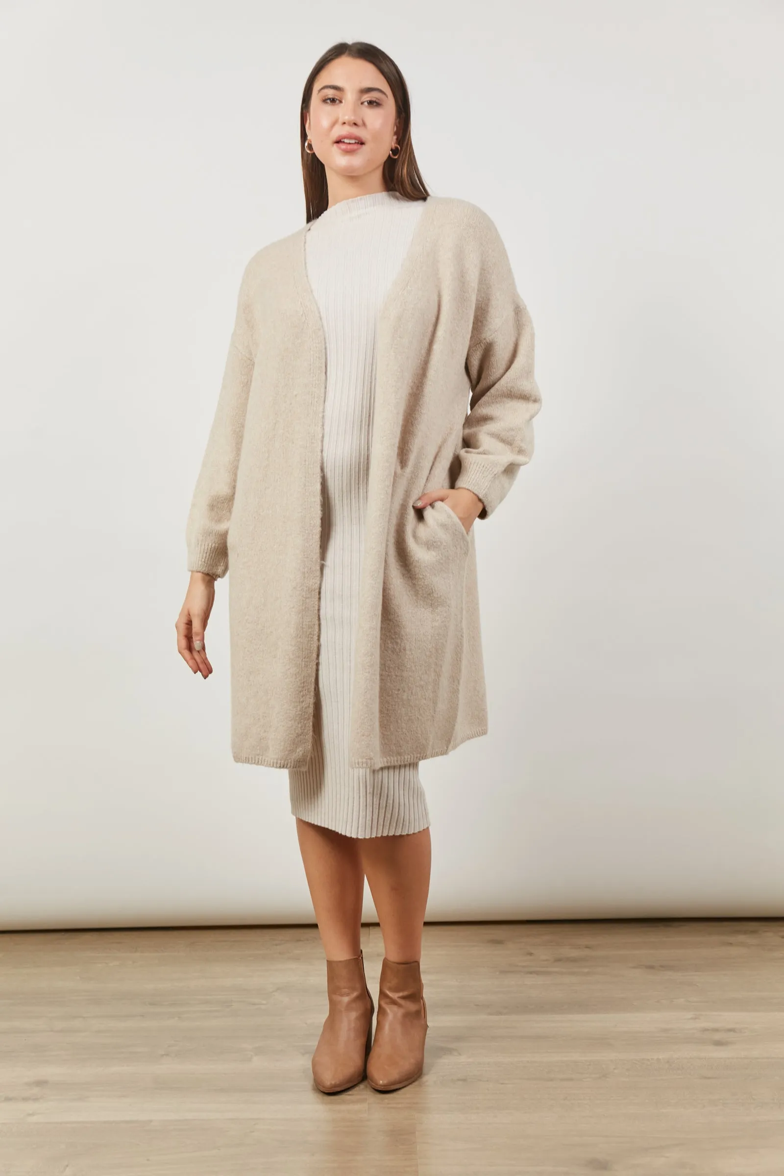 Avenue Cardigan, Buff