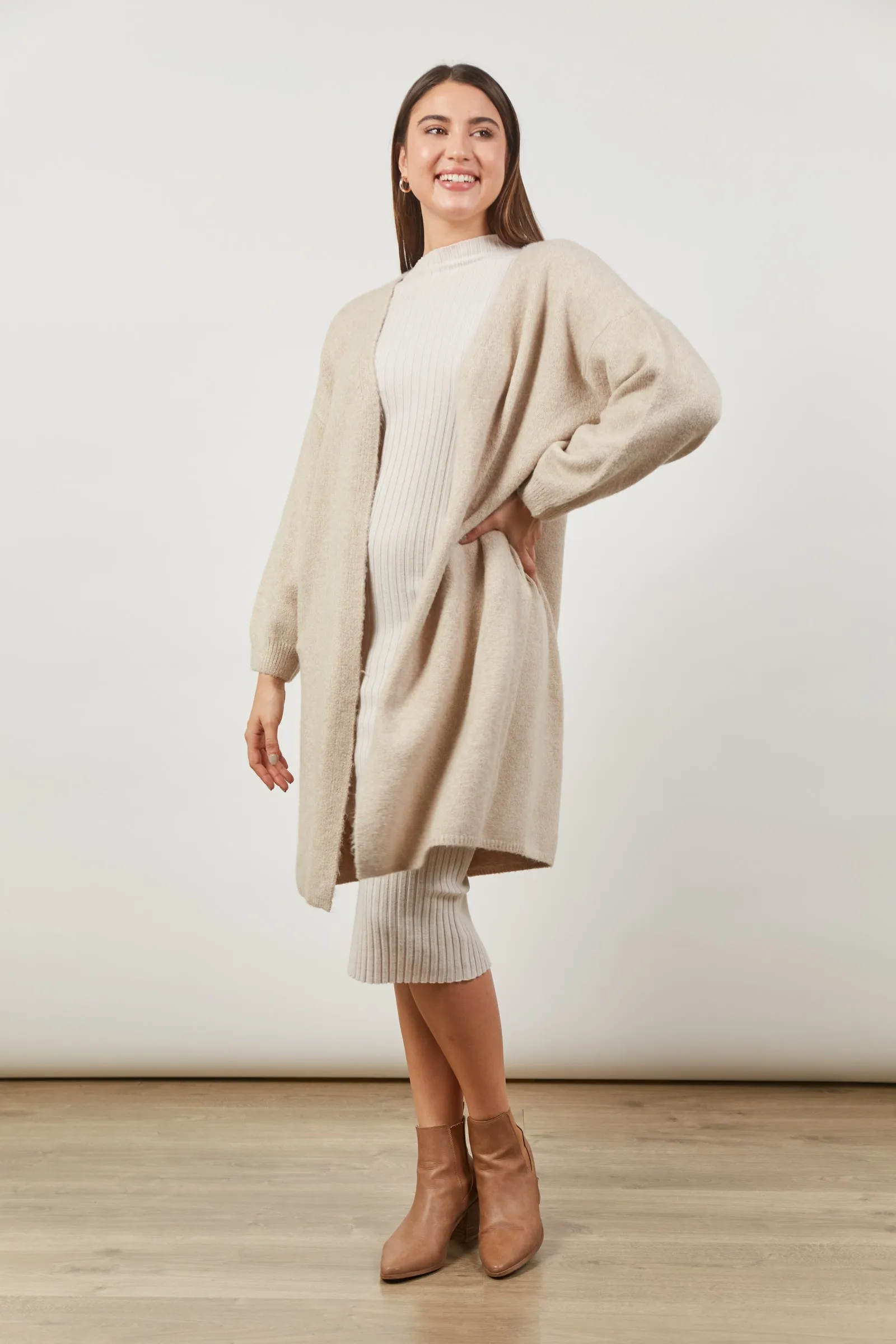 Avenue Cardigan, Buff