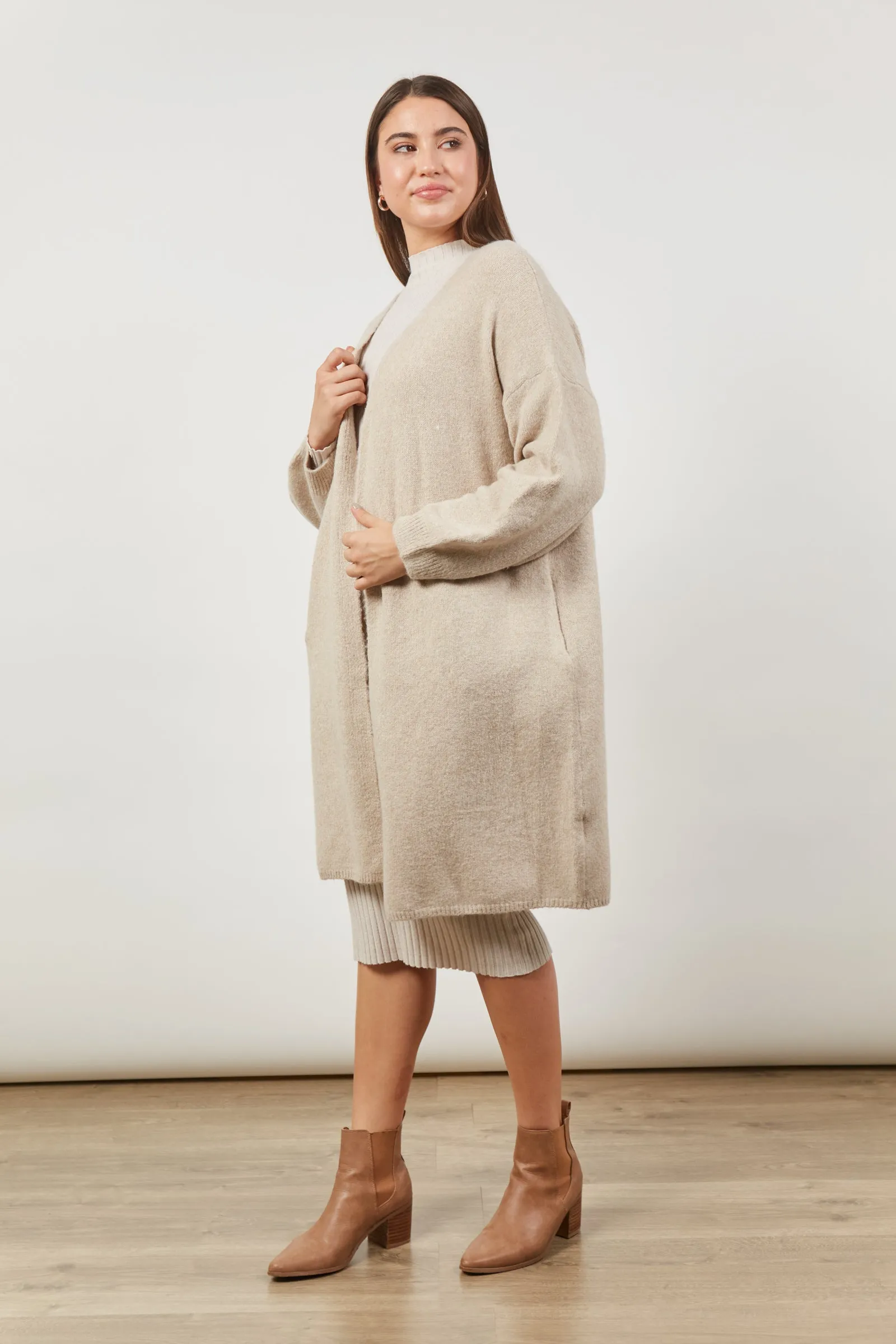 Avenue Cardigan, Buff