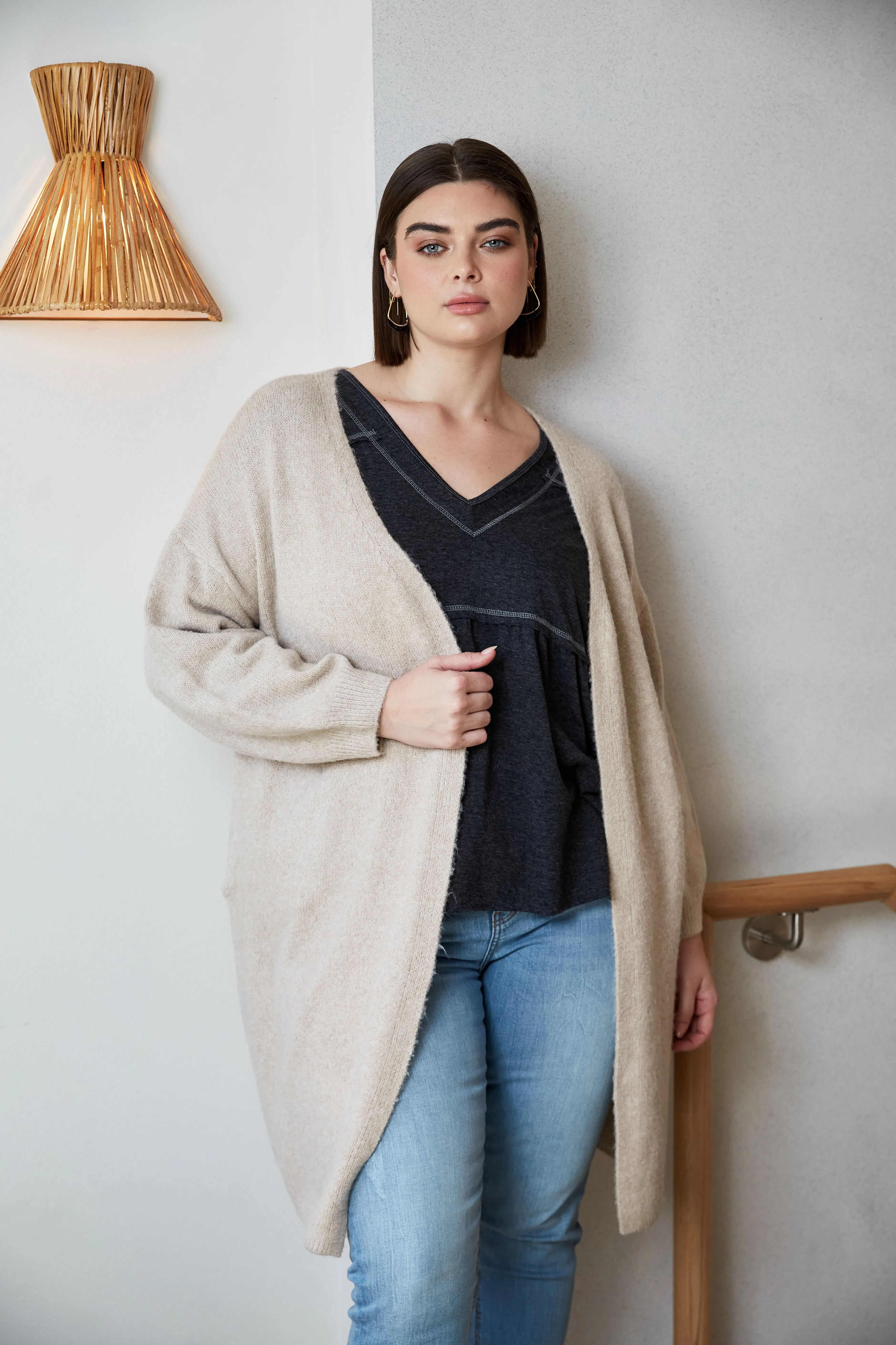 Avenue Cardigan, Buff