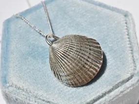 Cast Shell with Pearl Pendant