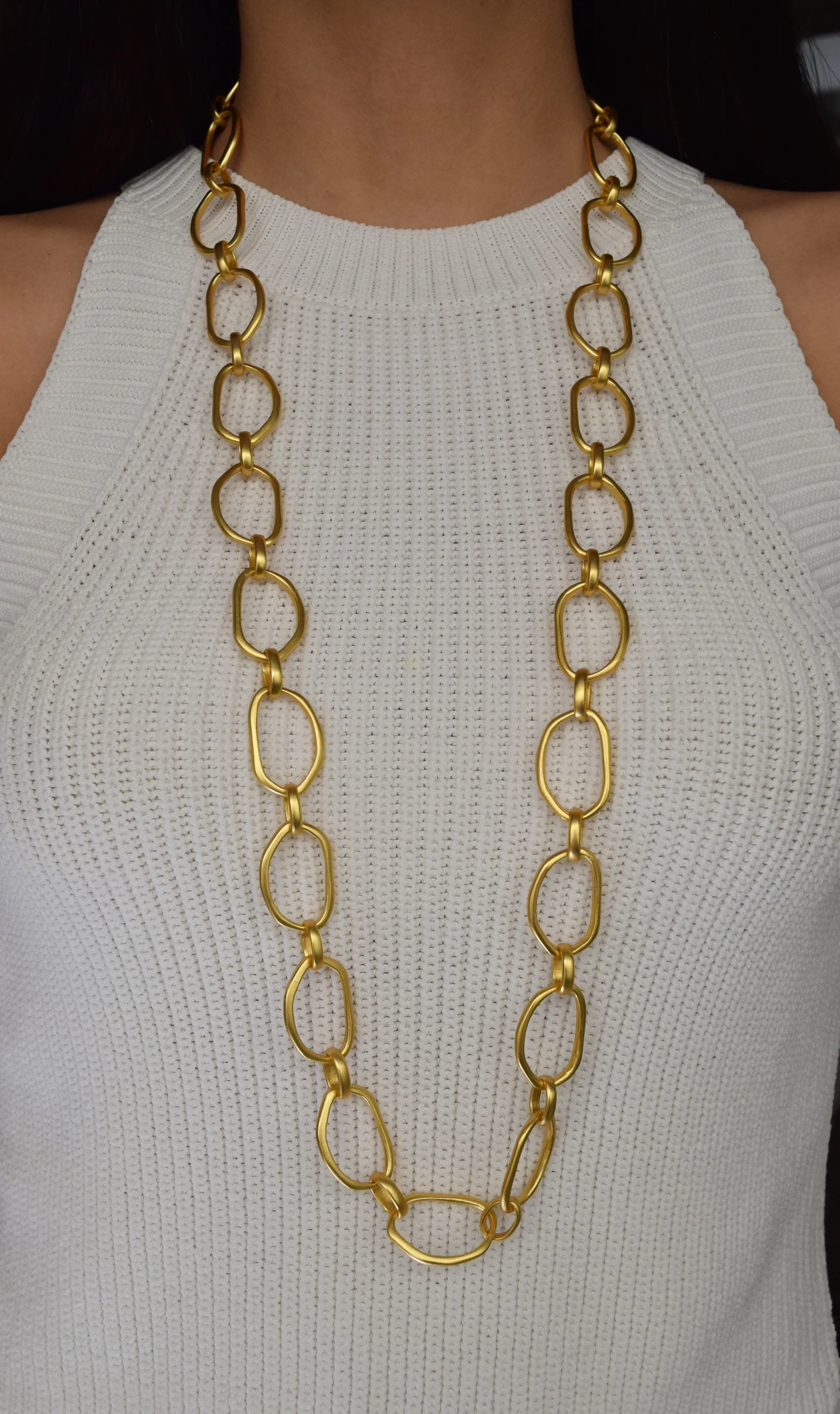 Irregular links necklace