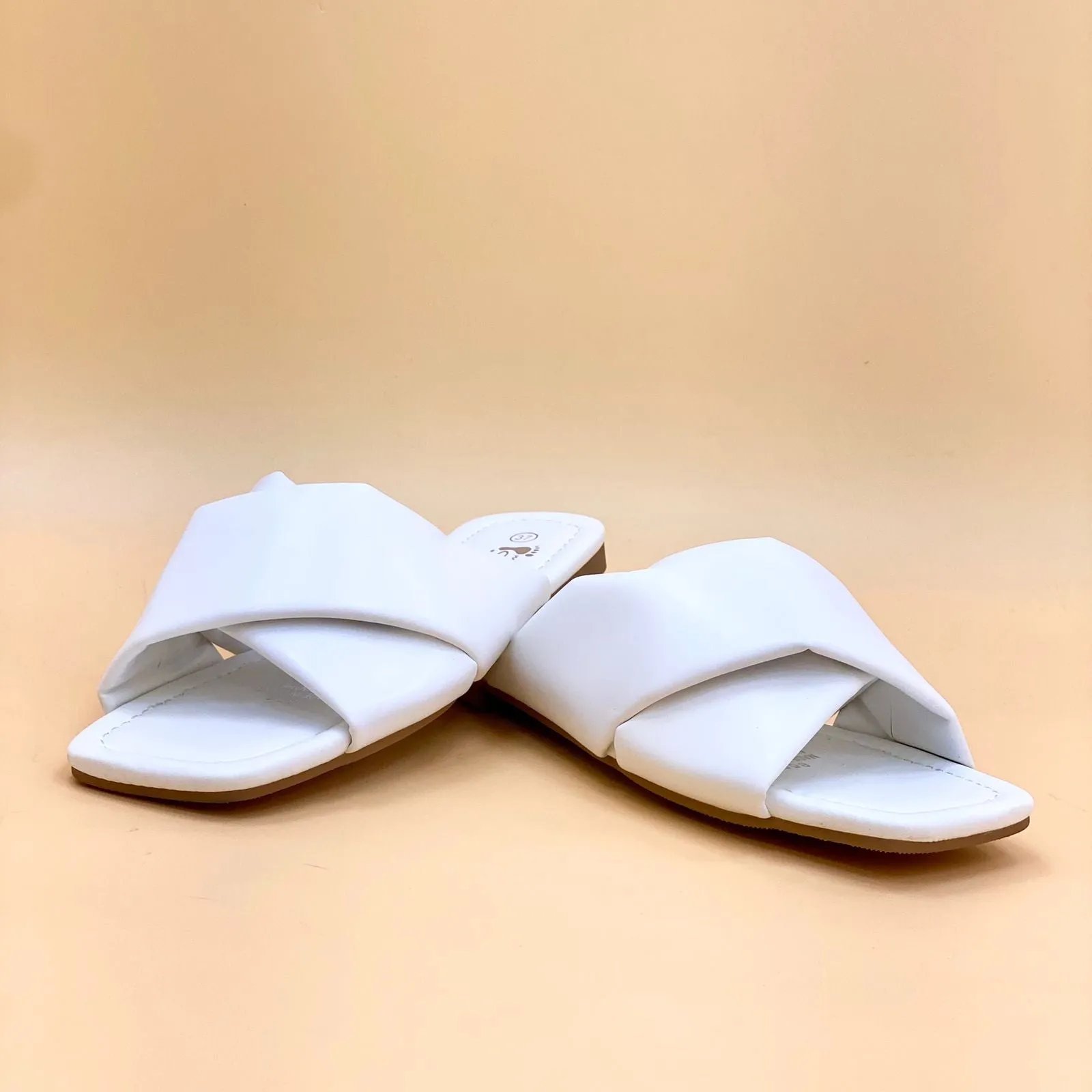 NEW , WOMEN SLIPPERS S8